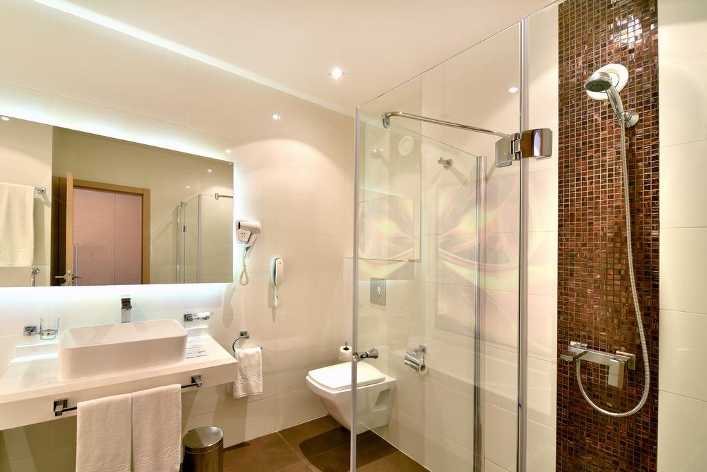 Twin Room with Sea View - Free Aquapark & Beach Access